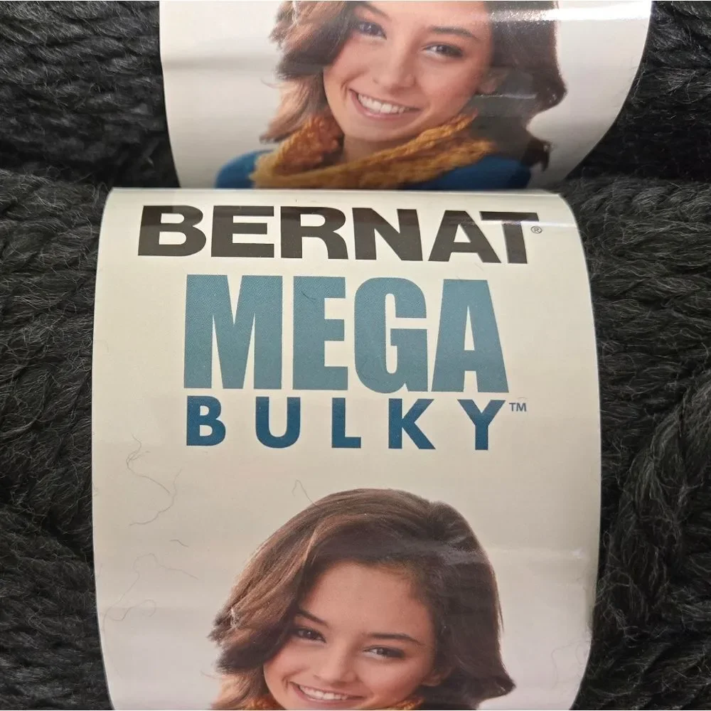 🎄🛍❤️ NIP 3 SKEIINS BERNAT MEGA BULKY BLACK YARN, 7 OZ EA